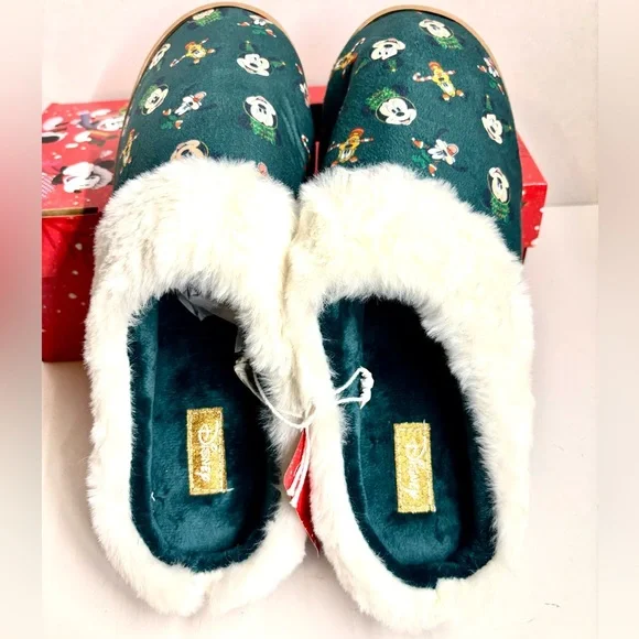 DISNEY Ladies Disney Christmas Slippers - Green, 9/10
New with Box - Picture 2 of 5